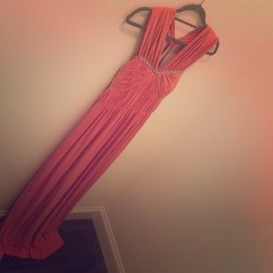 *STUNNING* Max and Cleo Formal Dress